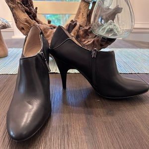EUC Black Calvin Klein Booties size 8.5